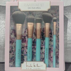 Nicole Miller flawless face five-piece brush makeup collection